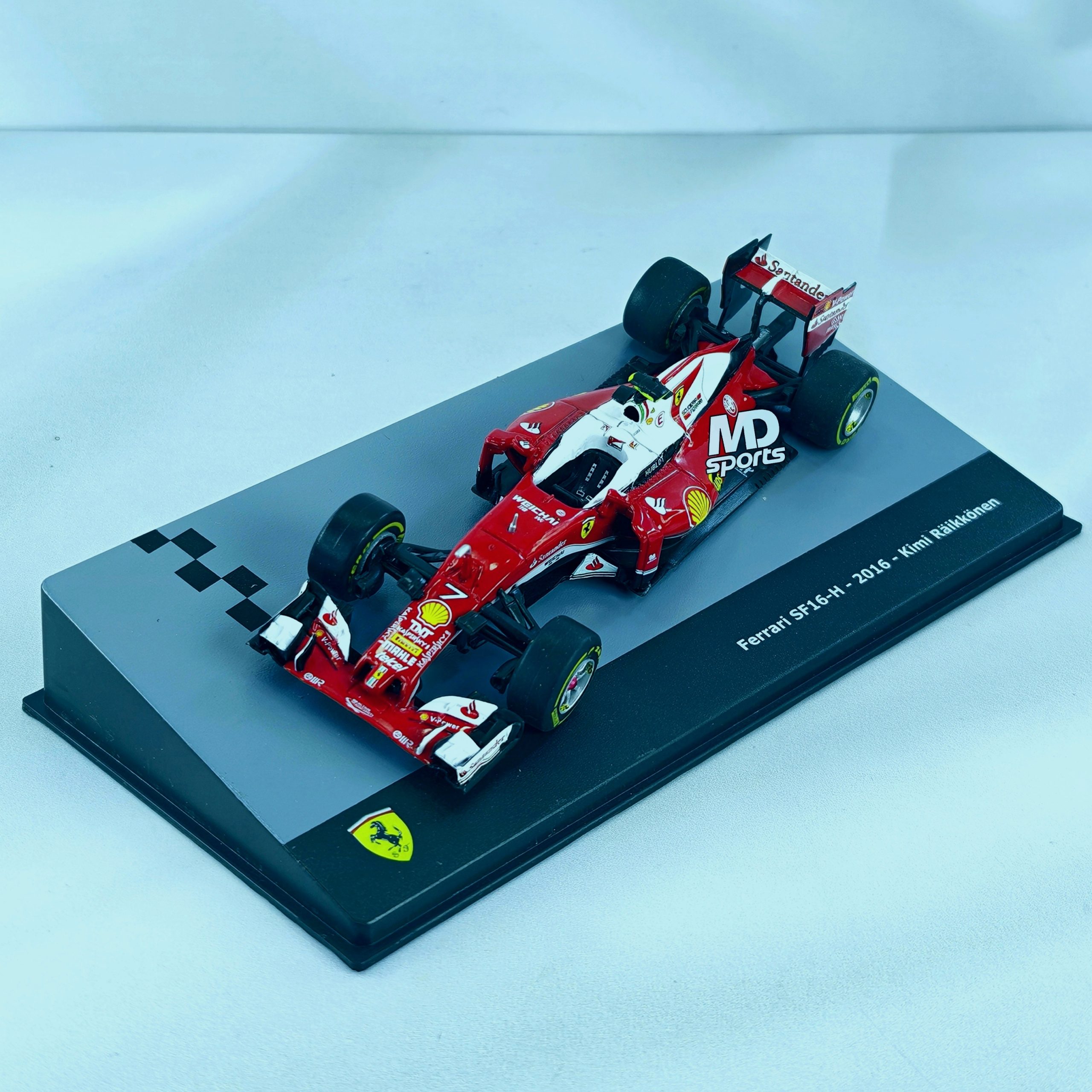 Ferrari SF-16H 2016 #7 Kimi Raikkonen Caja Acrilica IXO 1:43