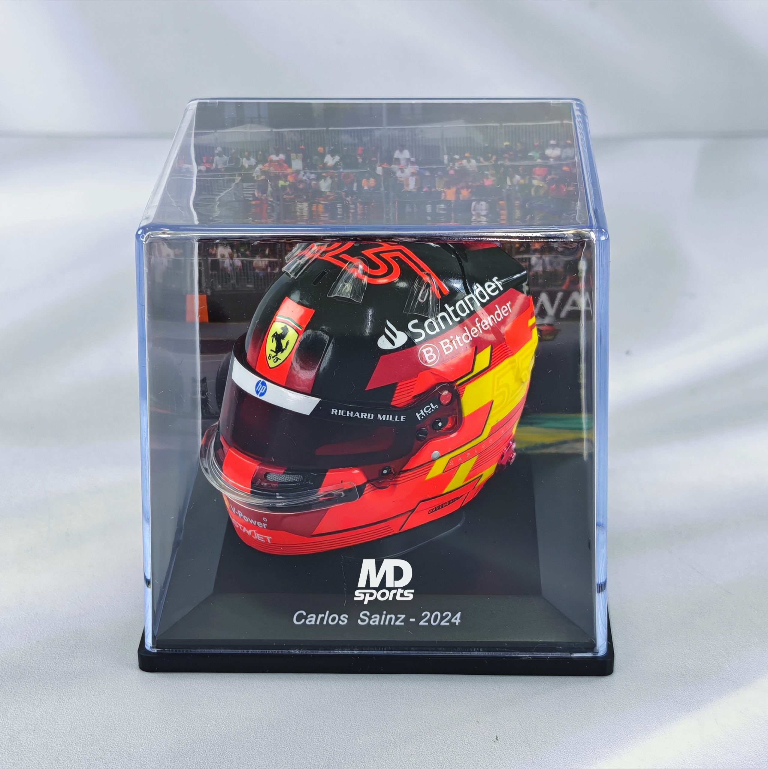 Casco Formula 1 Carlos Sainz Ferrari HP 2024 Spark 1:5 - Imagen 4