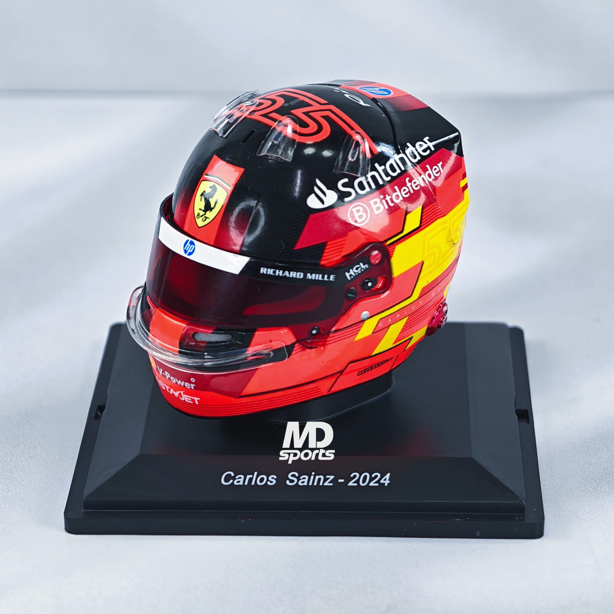 Casco Formula 1 Carlos Sainz Ferrari HP 2024 Spark 1:5
