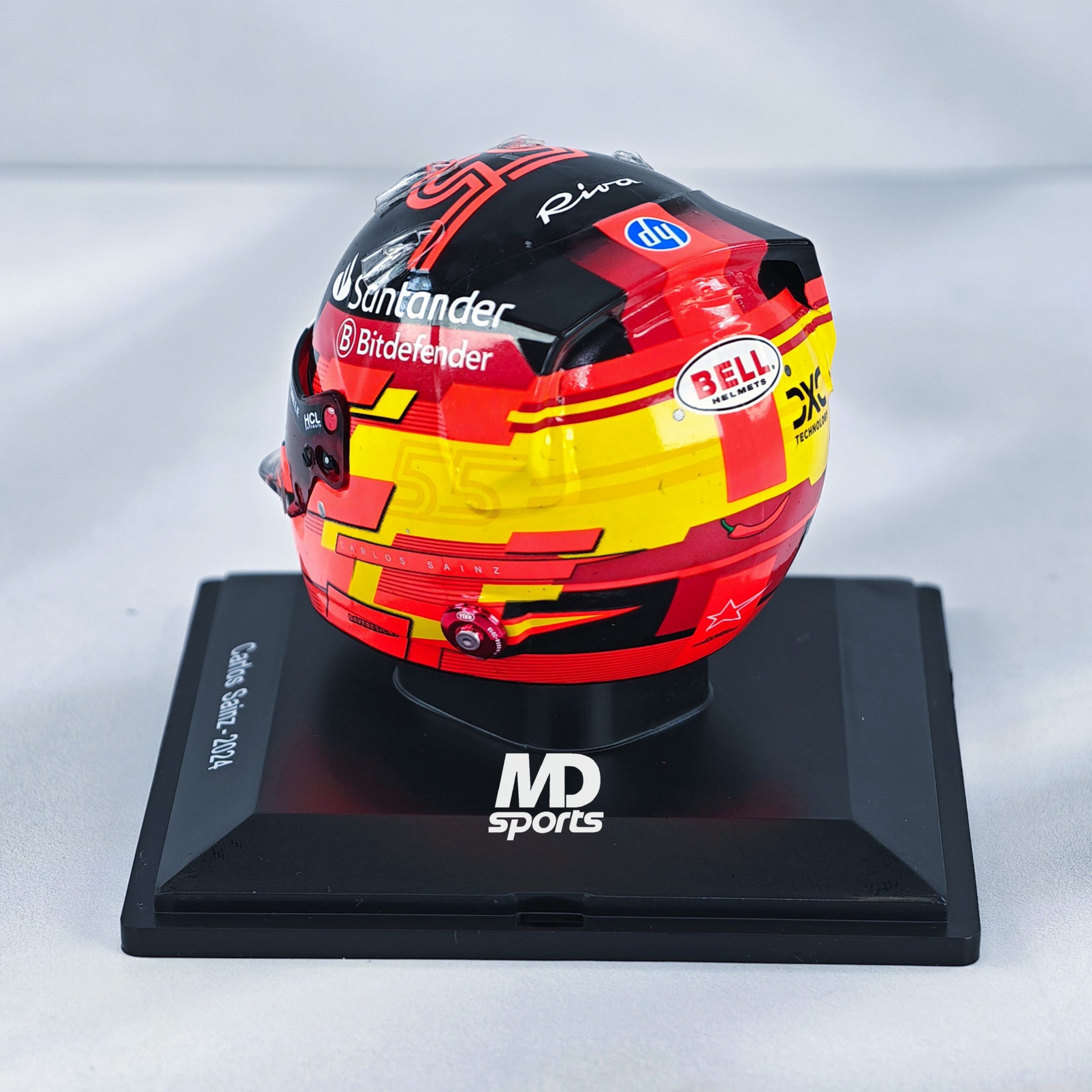 Casco Formula 1 Carlos Sainz Ferrari HP 2024 Spark 1:5 - Imagen 3