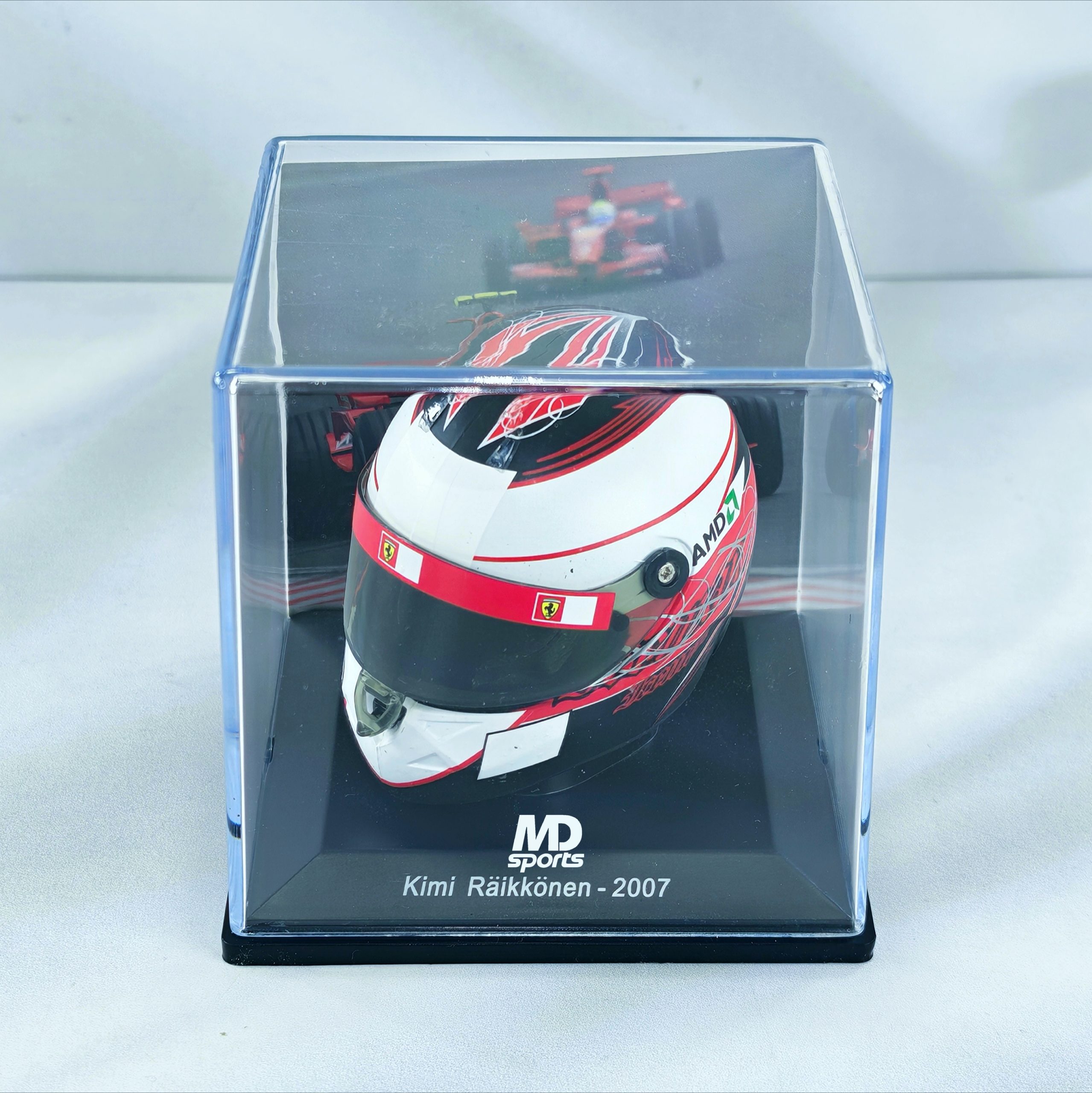 Casco Formula 1 Kimi Raikkonen Ferrari 2007 Spark 1:5 - Imagen 4