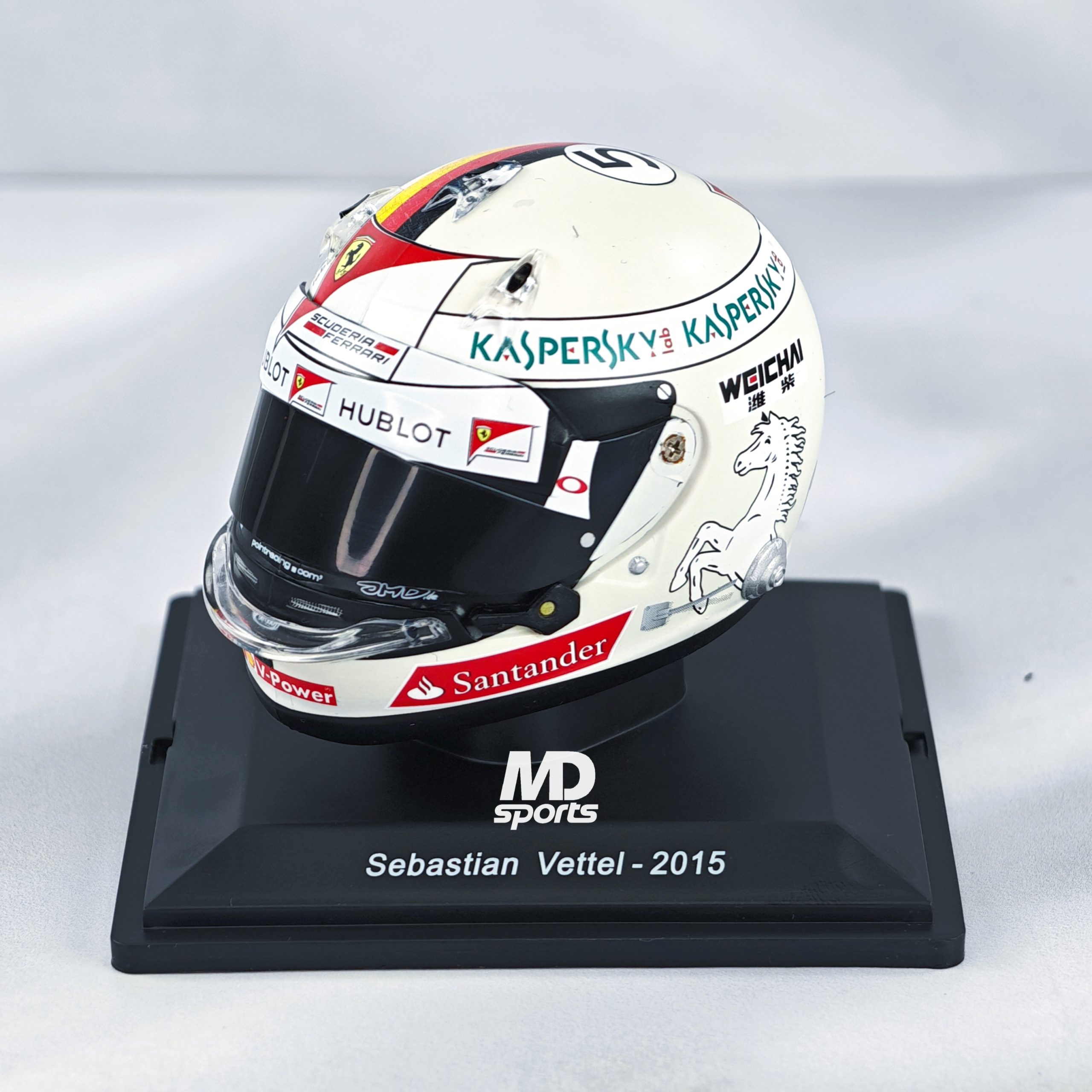 Casco Formula 1 Sebastian Vettel Ferrari 2015 Spark 1:5