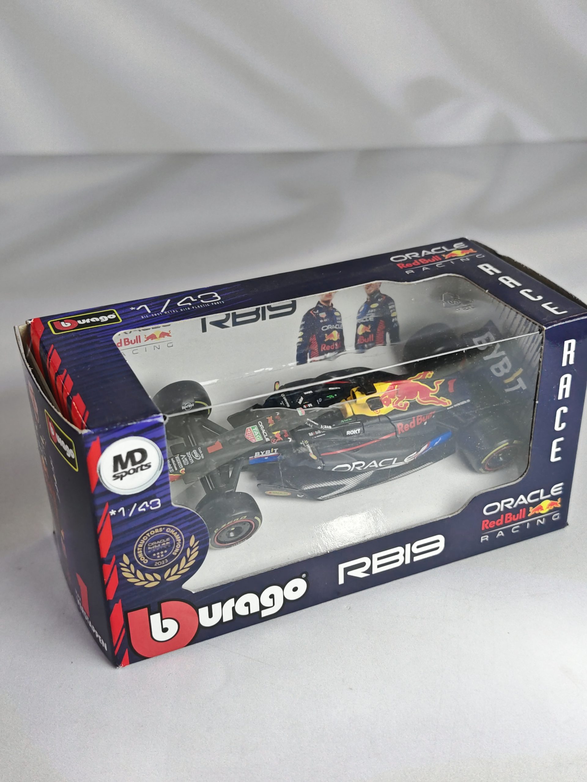 RedBull RB19 Austin GP 2023 #1 Max Verstappen Caja Normal Burago 1:43 (CON DETALLE)