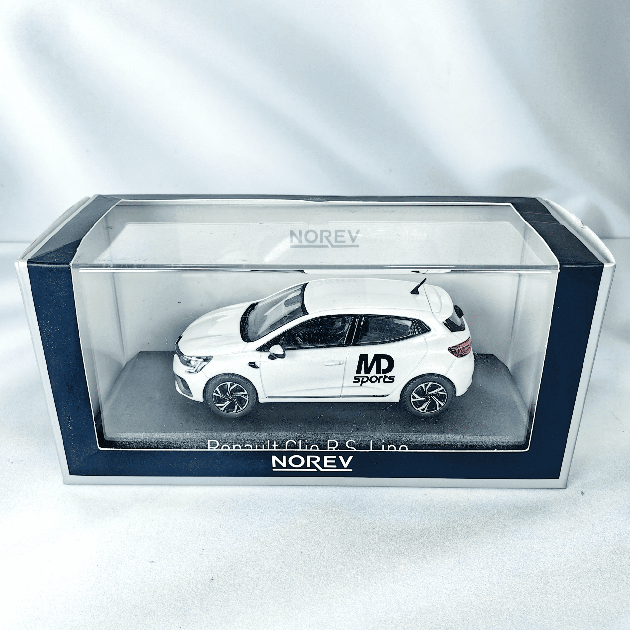 Deportivo Renault Clio RS Line 2019 Pearl White Caja Acrilica 1:43 NOREV