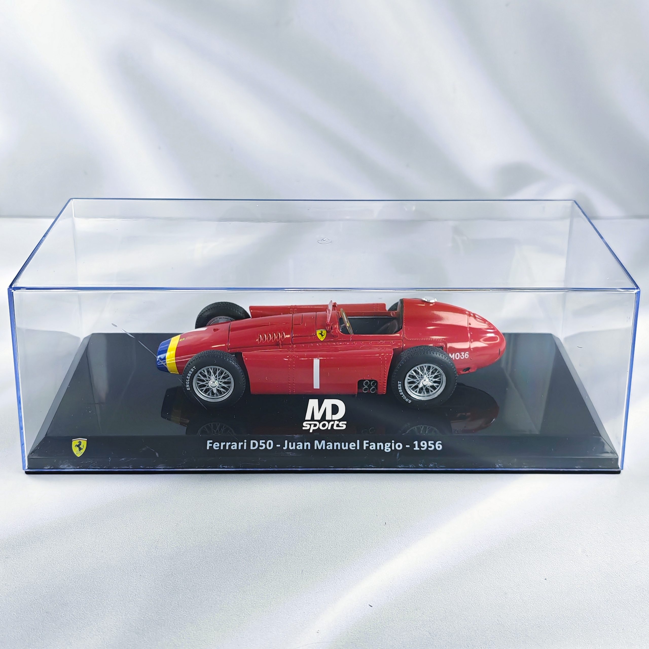 Ferrari D50 1956 #1 Juan Manuel Fangio Caja Acrilica Premium Collect 1:24 - Imagen 4