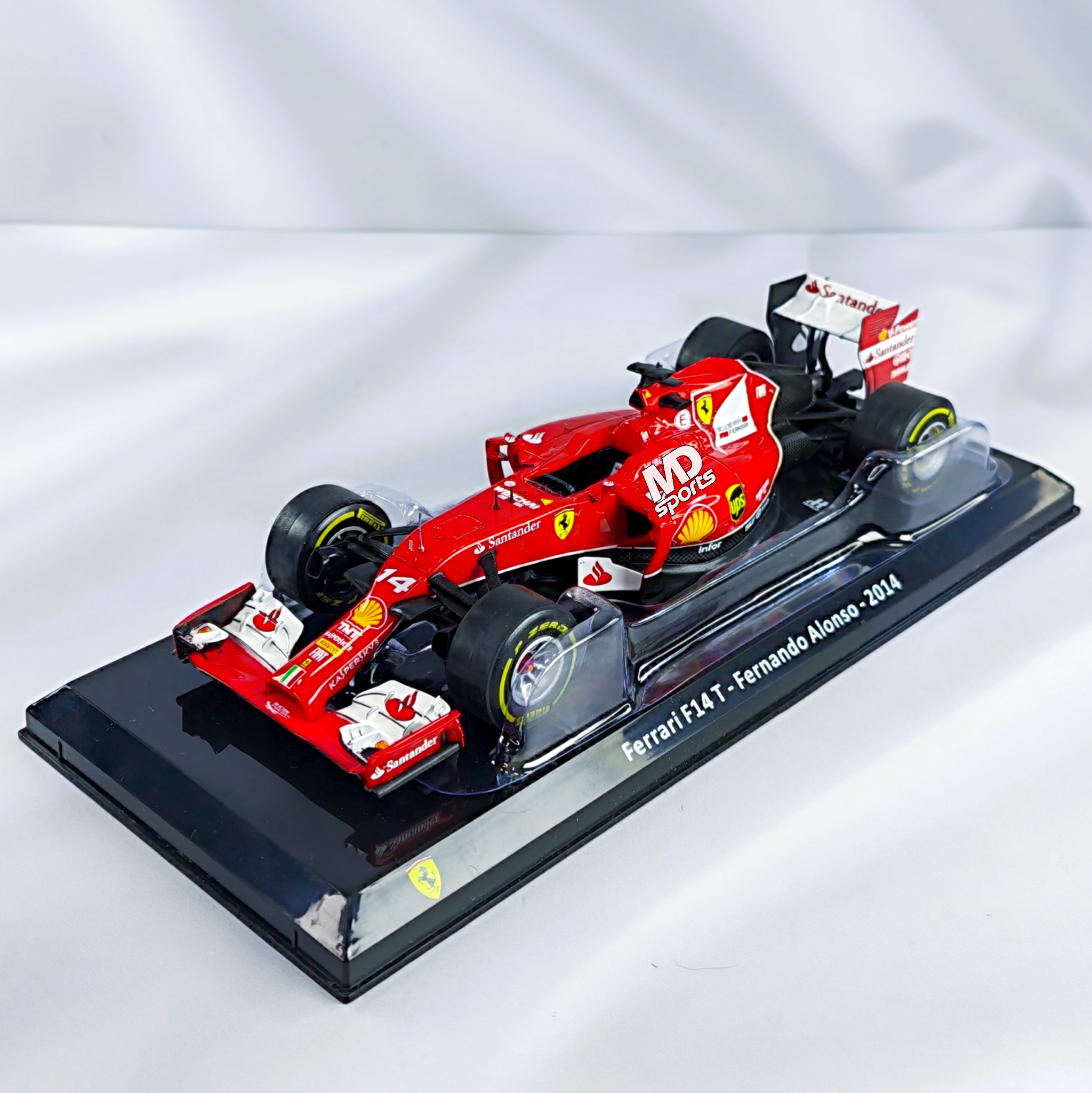 Ferrari F14T 2014 #14 Fernando Alonso Caja Acrilica Premium Collect 1:24