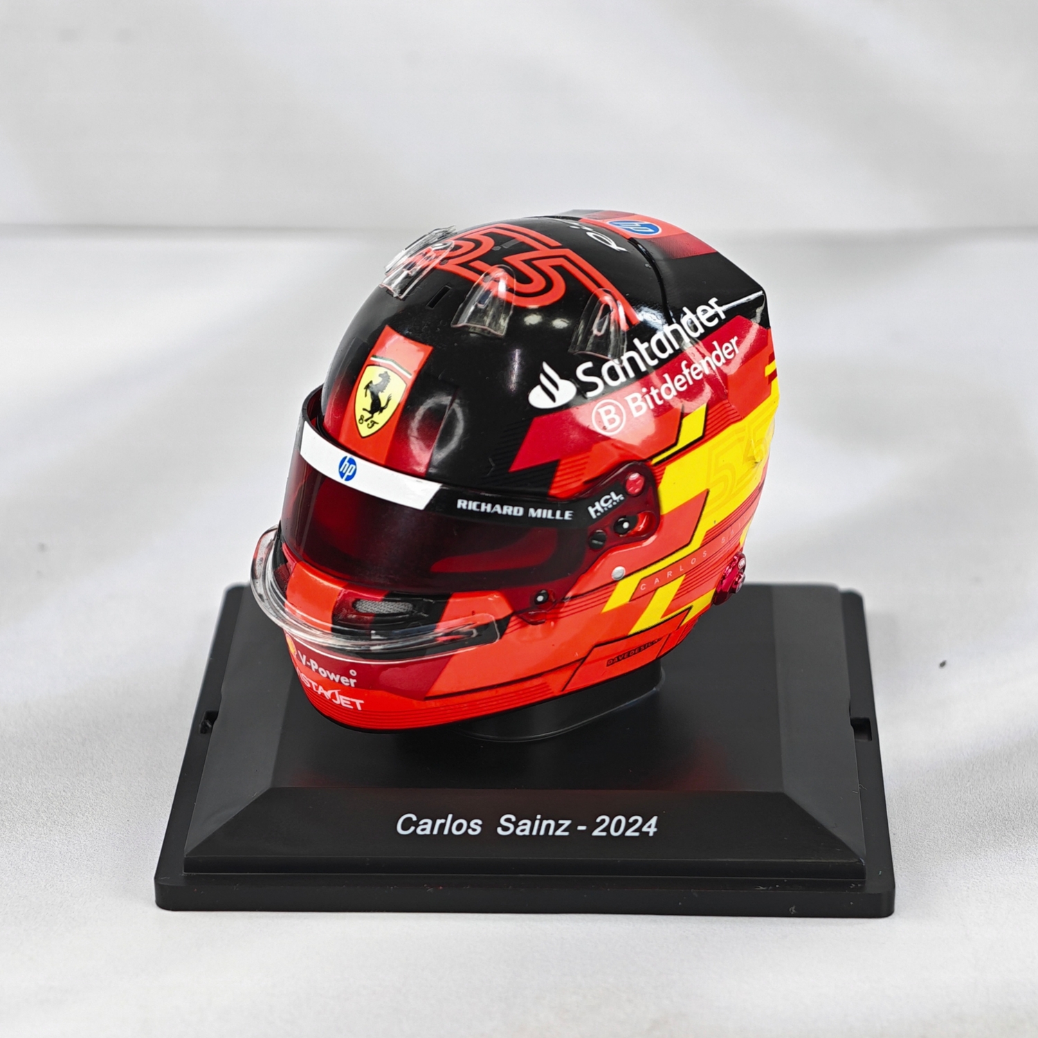 Casco Formula 1 Carlos Sainz Ferrari HP 2024 Spark 1:5