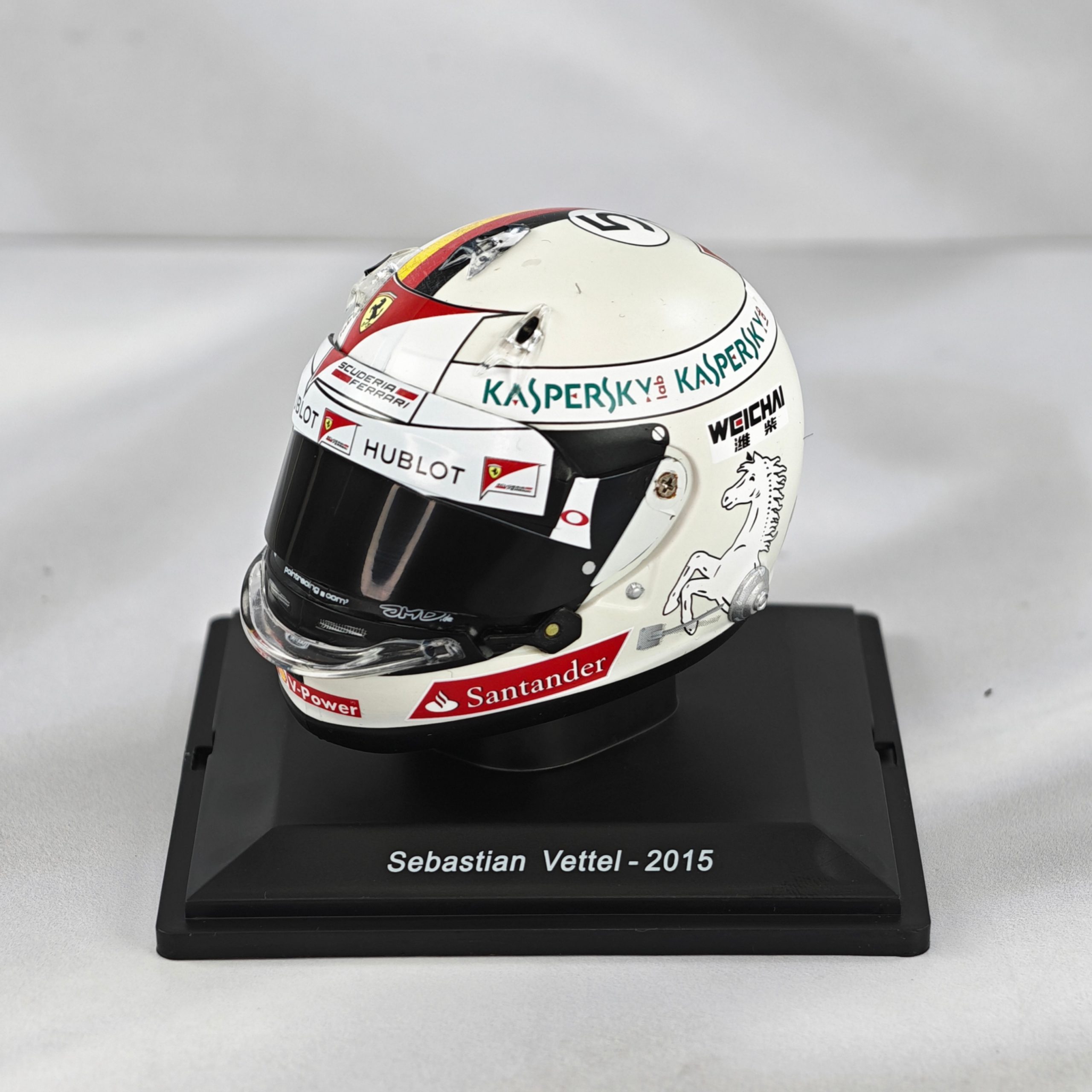 Casco Formula 1 Sebastian Vettel Ferrari 2015 Spark 1:5
