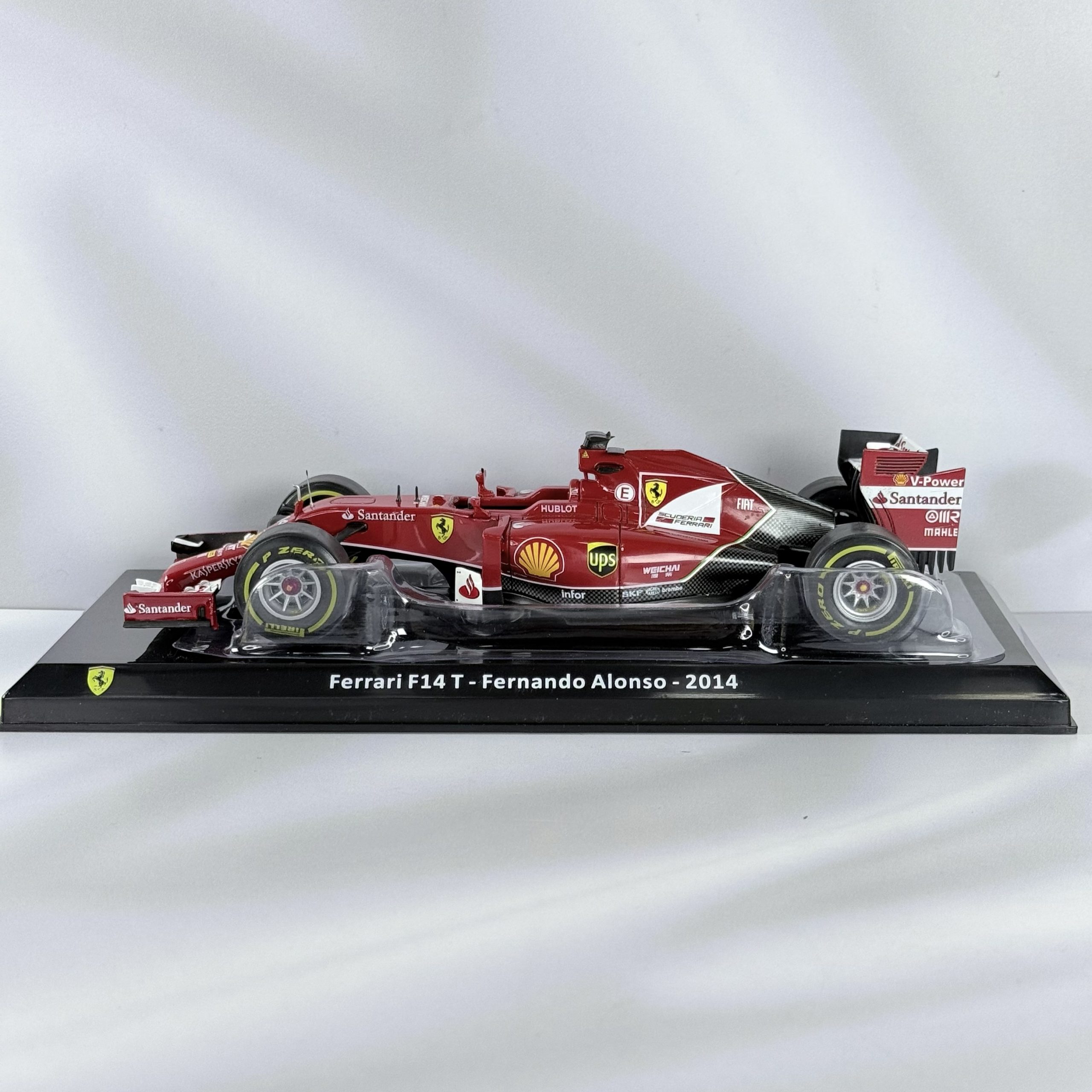 Ferrari F14T 2014 #14 Fernando Alonso Caja Acrilica Premium Collect 1:24
