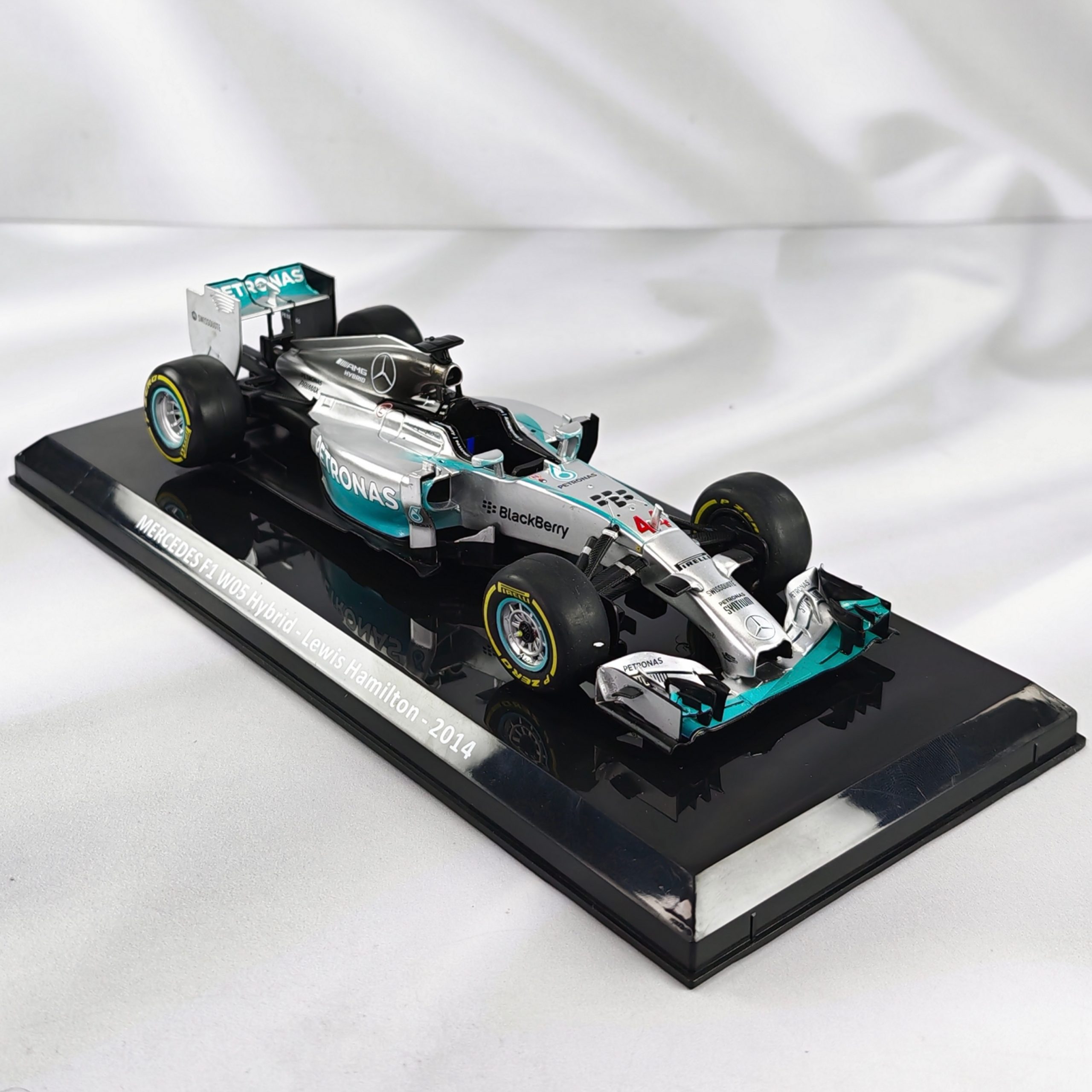Mercedes W05 Hybrid 2014 #44 Lewis Hamilton Caja Normal Premium Collect 1:24