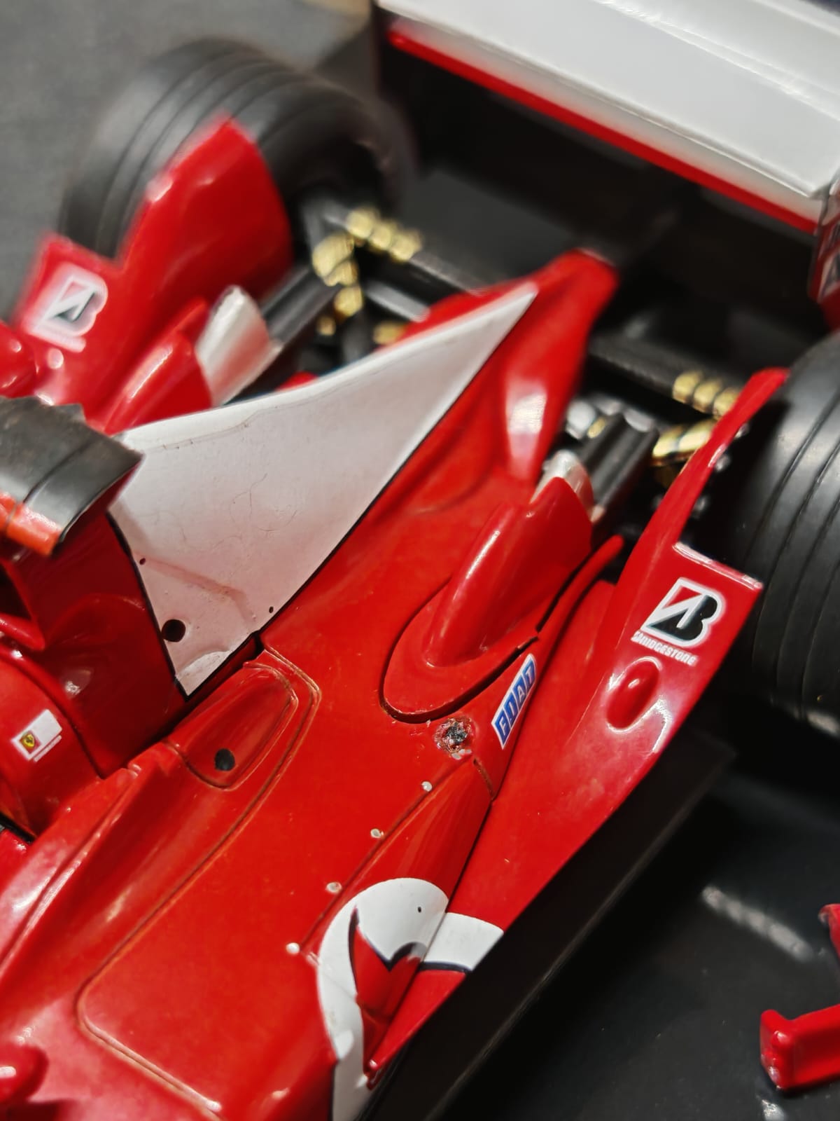 Ferrari F2003 GA 2003 #1 Michael Schumacher Caja Acrilica Premium Collect 1:24 (CON DETALLE EN CAJA Y AUTO) - Imagen 2