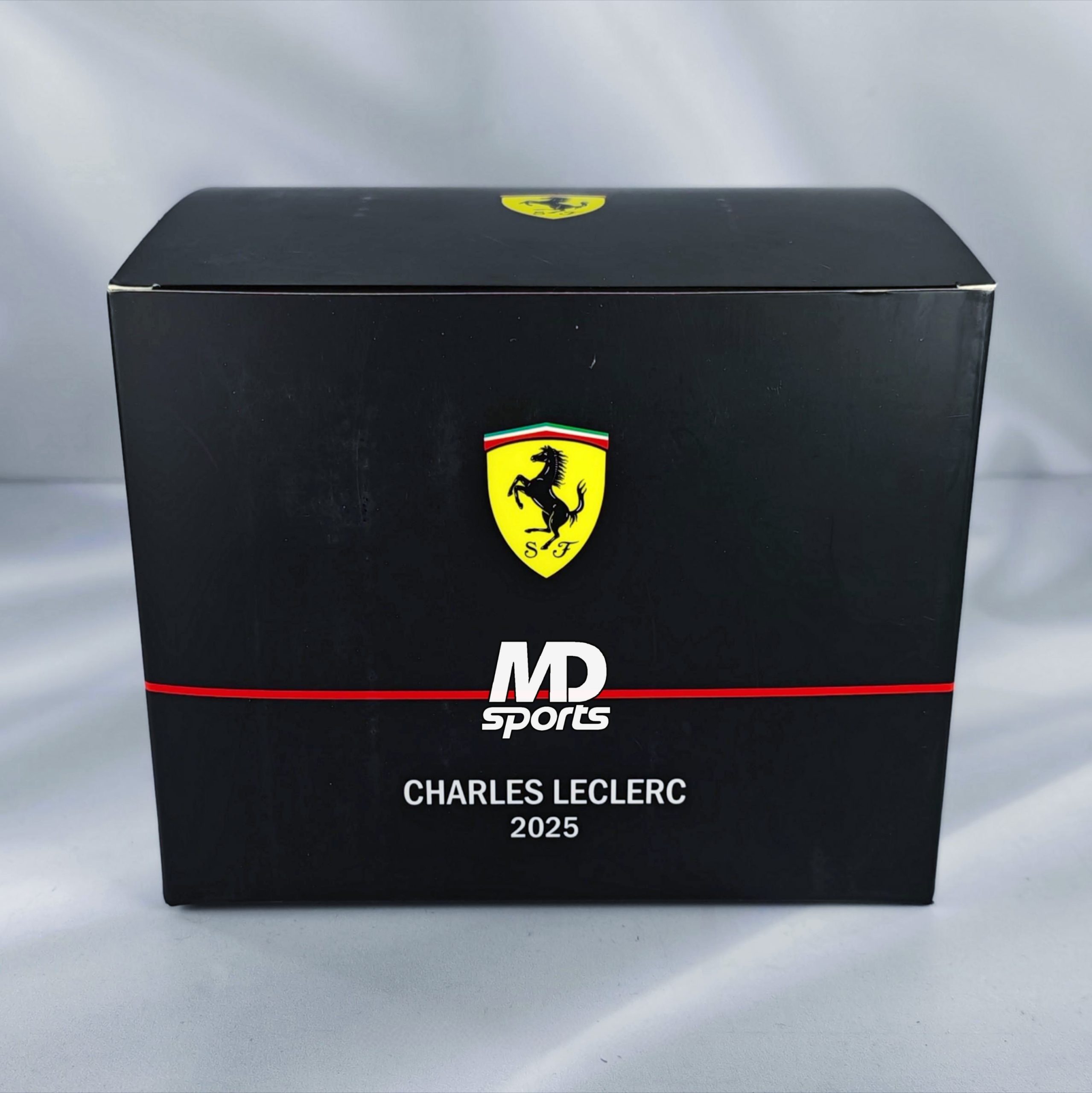 Casco Formula 1 Charles Leclerc Ferrari 2025 BELL 1:2 - Imagen 6