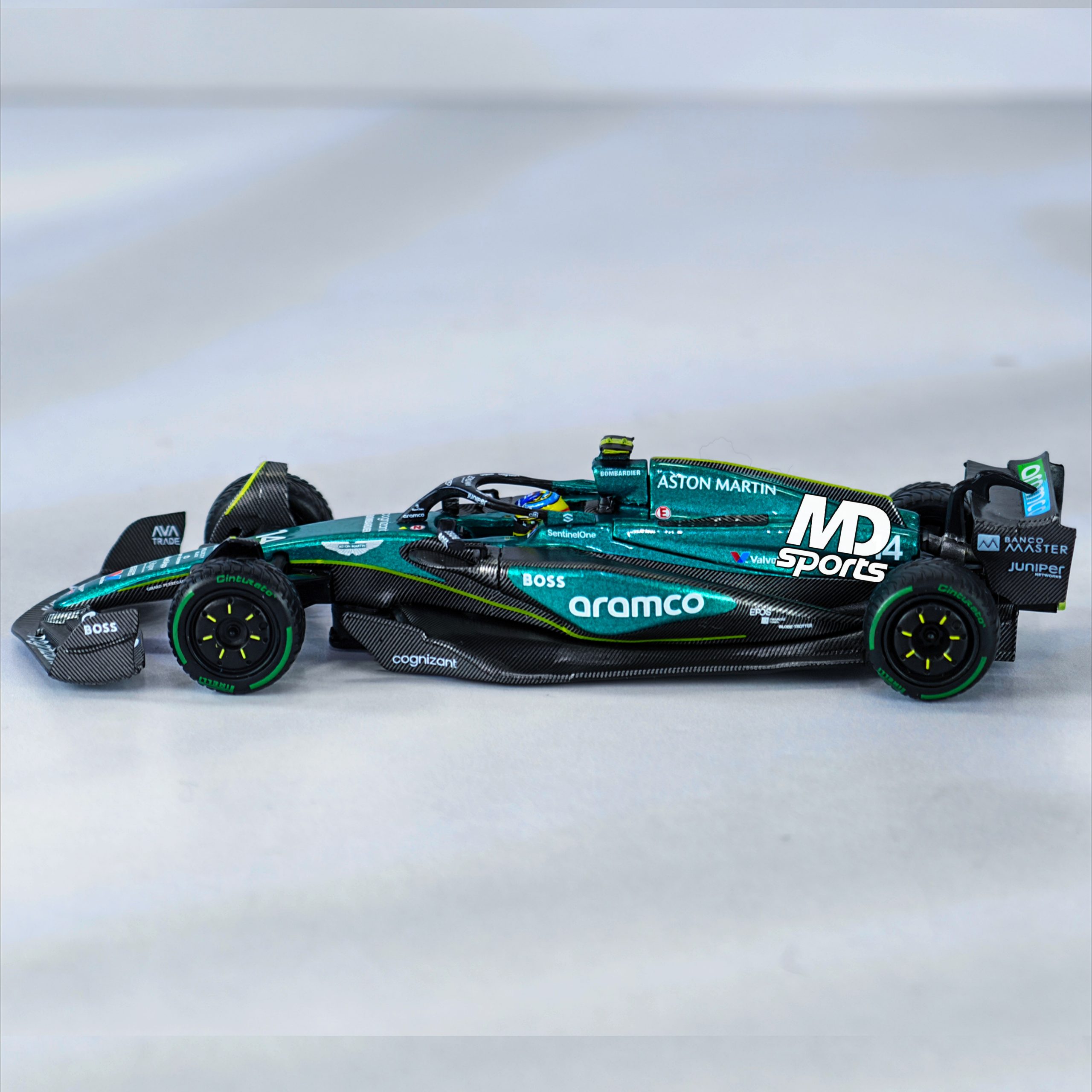 Aston Martin AMR24 GP Canada 2024 #14 Fernando Alonso Caja Acrilica MiniGT 1:64 - Imagen 4