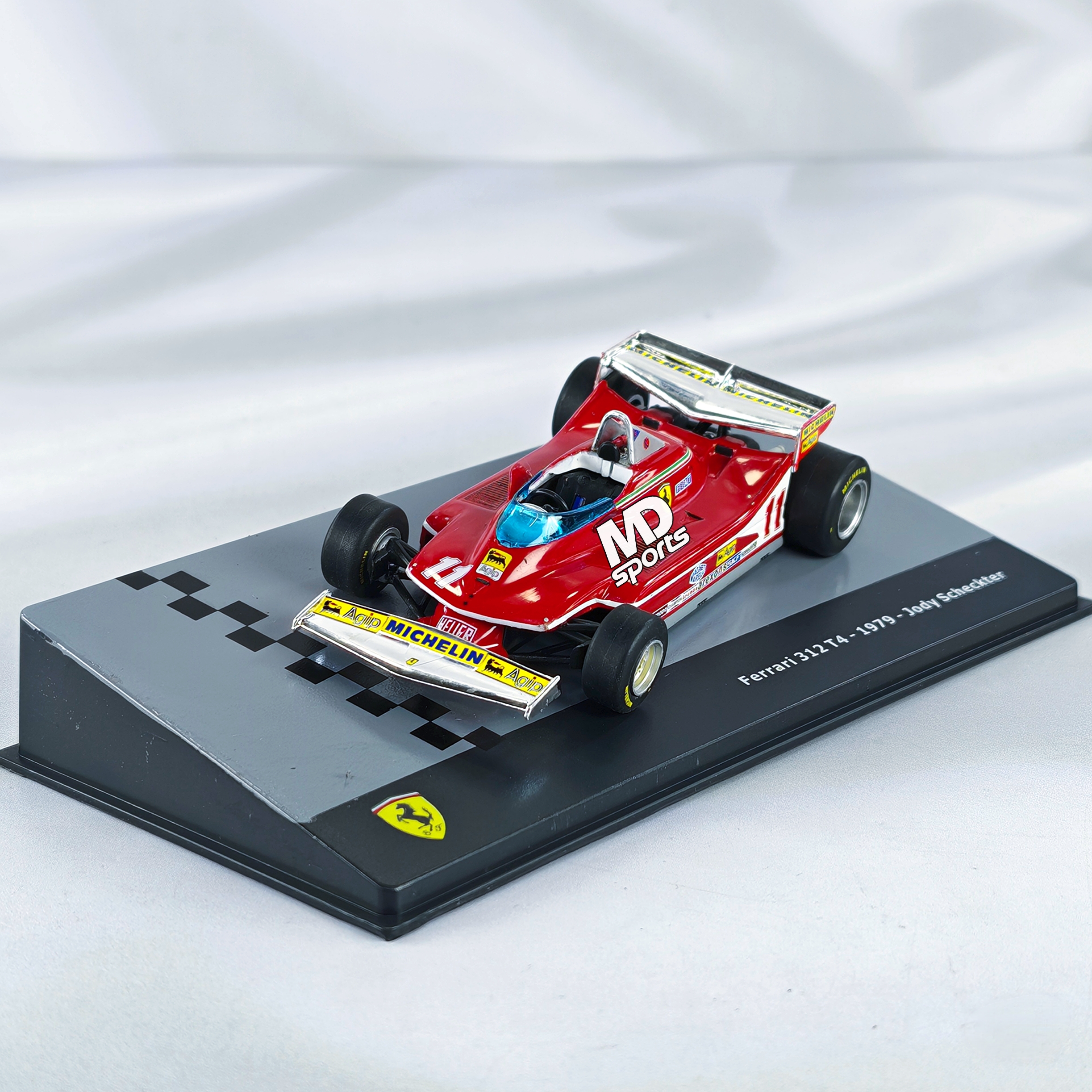 Ferrari 312 T4 1979 #11 Jody Scheckter Caja Acrilica IXO 1:43