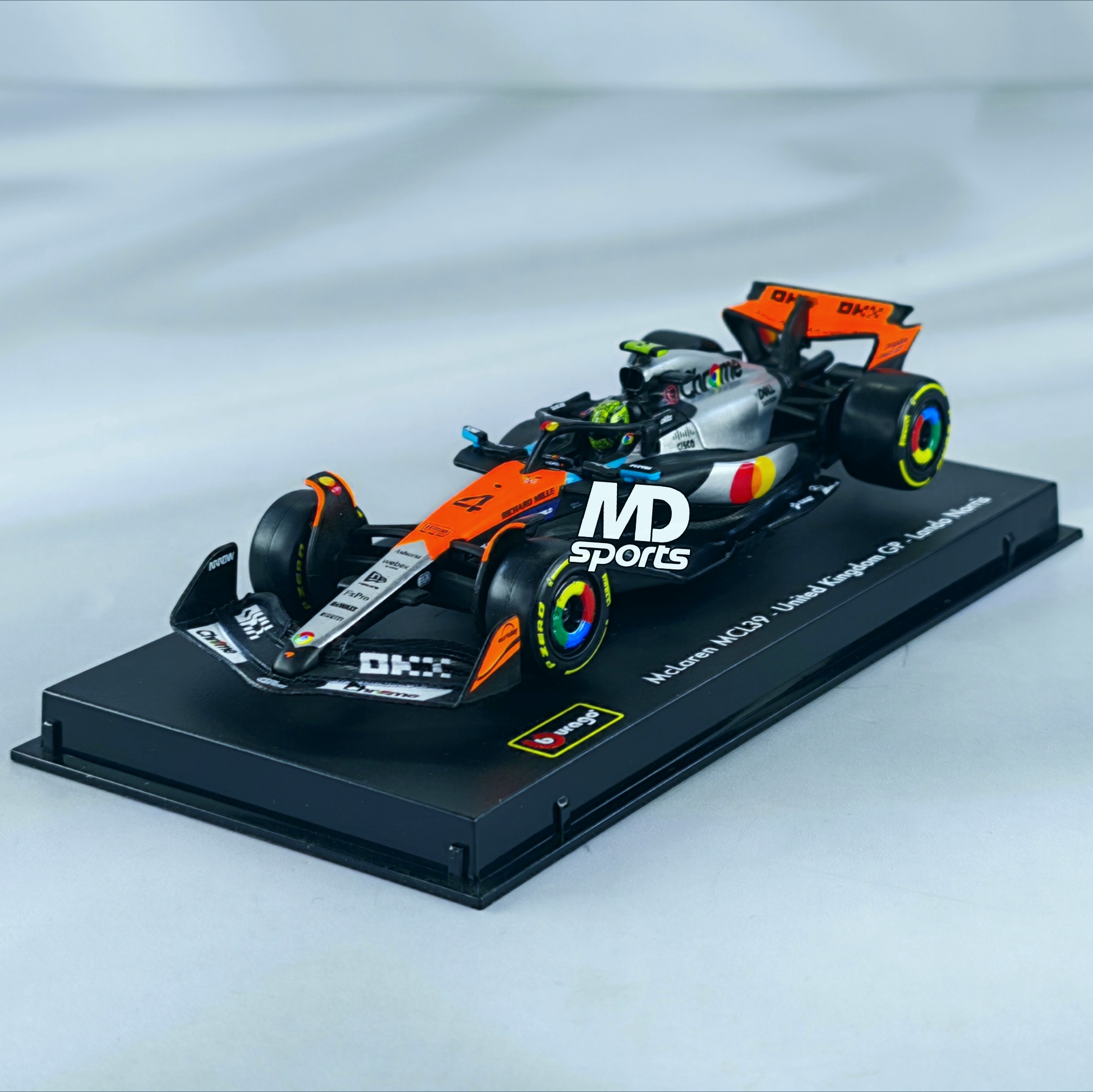 Mclaren MCL39 GP Silverstone 2025 #4 Lando Norris Caja Acrilica Burago 1:43 - Imagen 4
