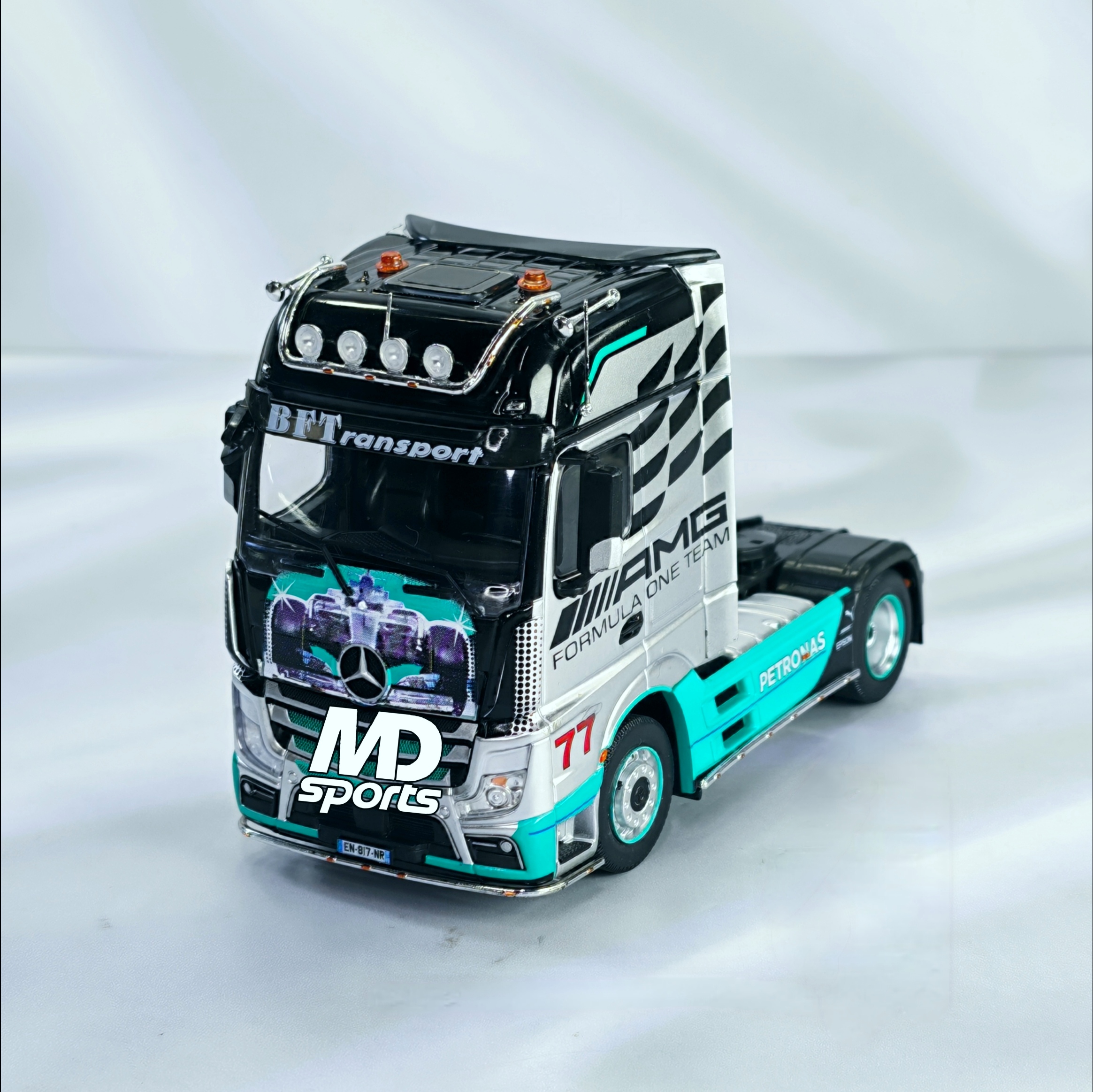 Camion Mercedes-Benz Actros MP4 2012 – AMG F1 Team Caja Normal Premium Collect 1:43