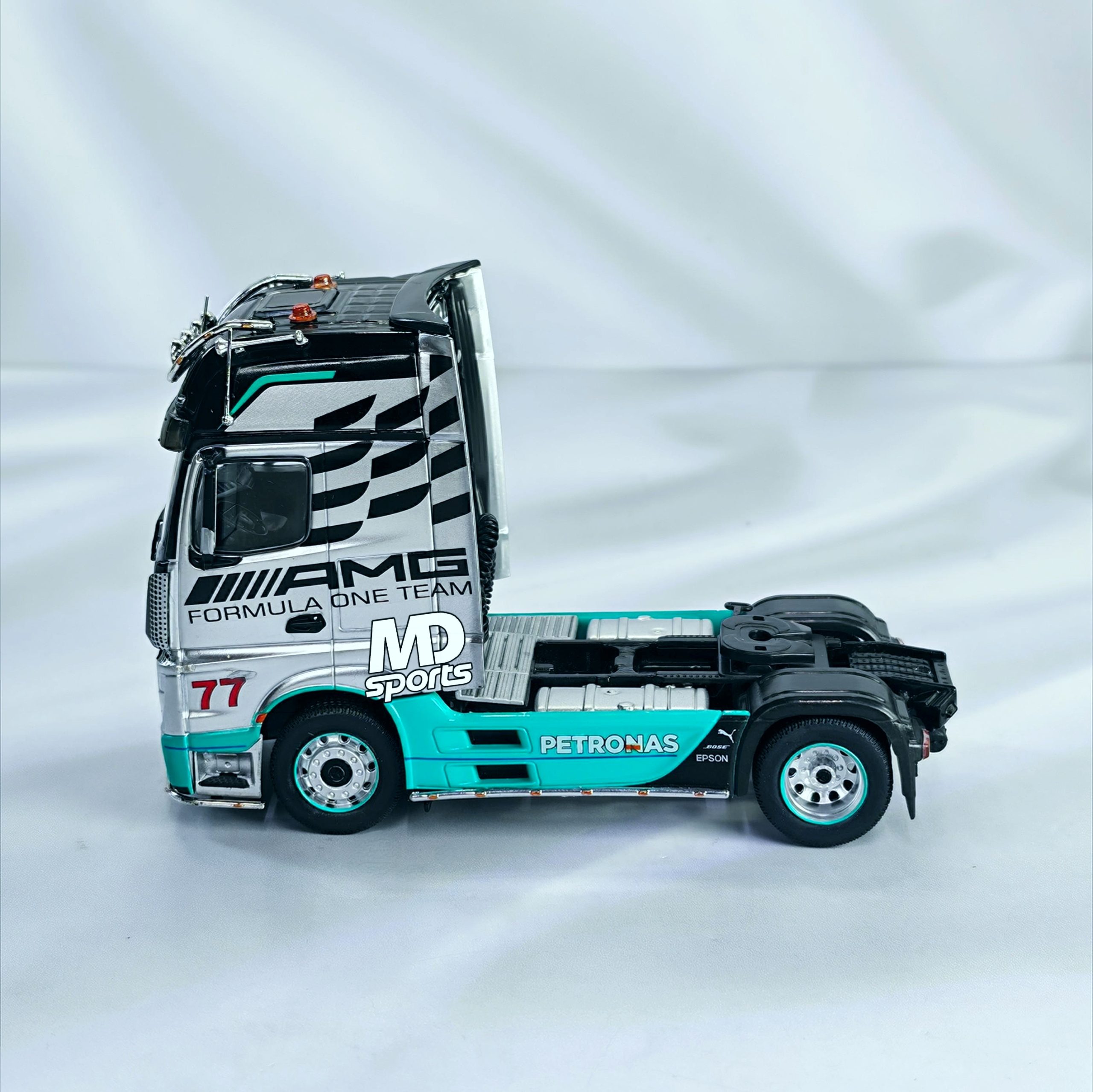 Camion Mercedes-Benz Actros MP4 2012 – AMG F1 Team Caja Normal Premium Collect 1:43