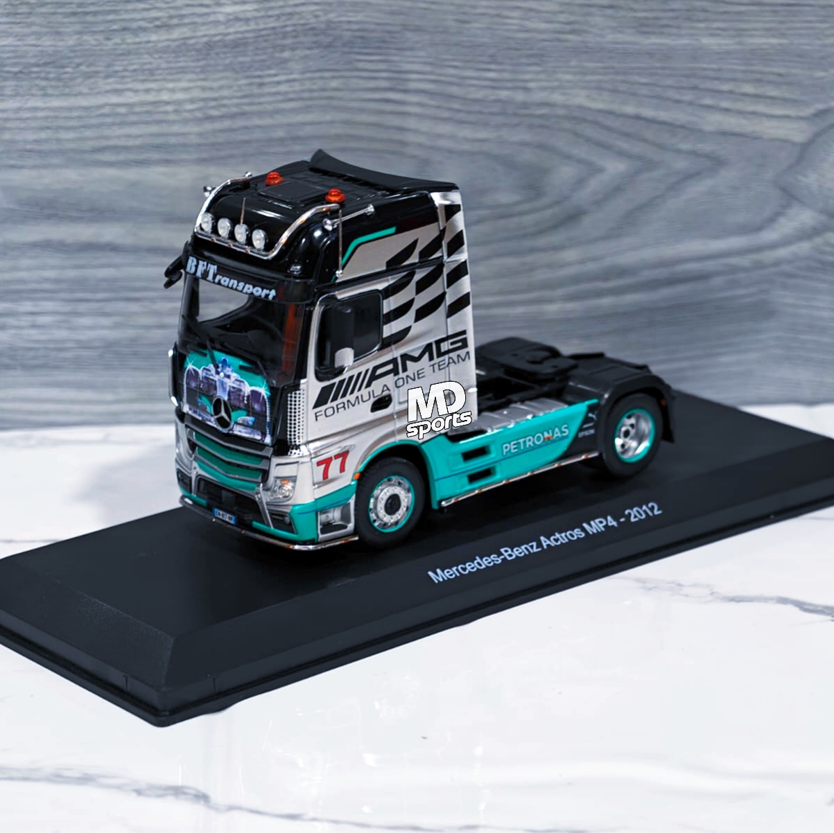Camion Mercedes-Benz Actros MP4 2012 – AMG F1 Team Caja Normal Premium Collect 1:43