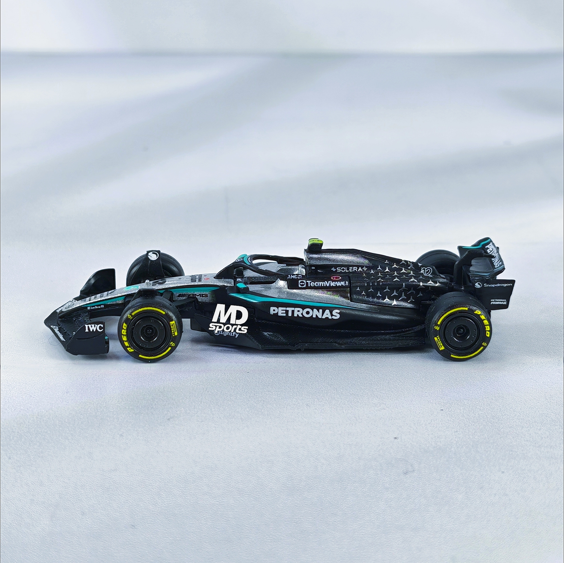 Mercedes W16 2025 #12 Kimi Antonelli Con Caja Burago 1:64