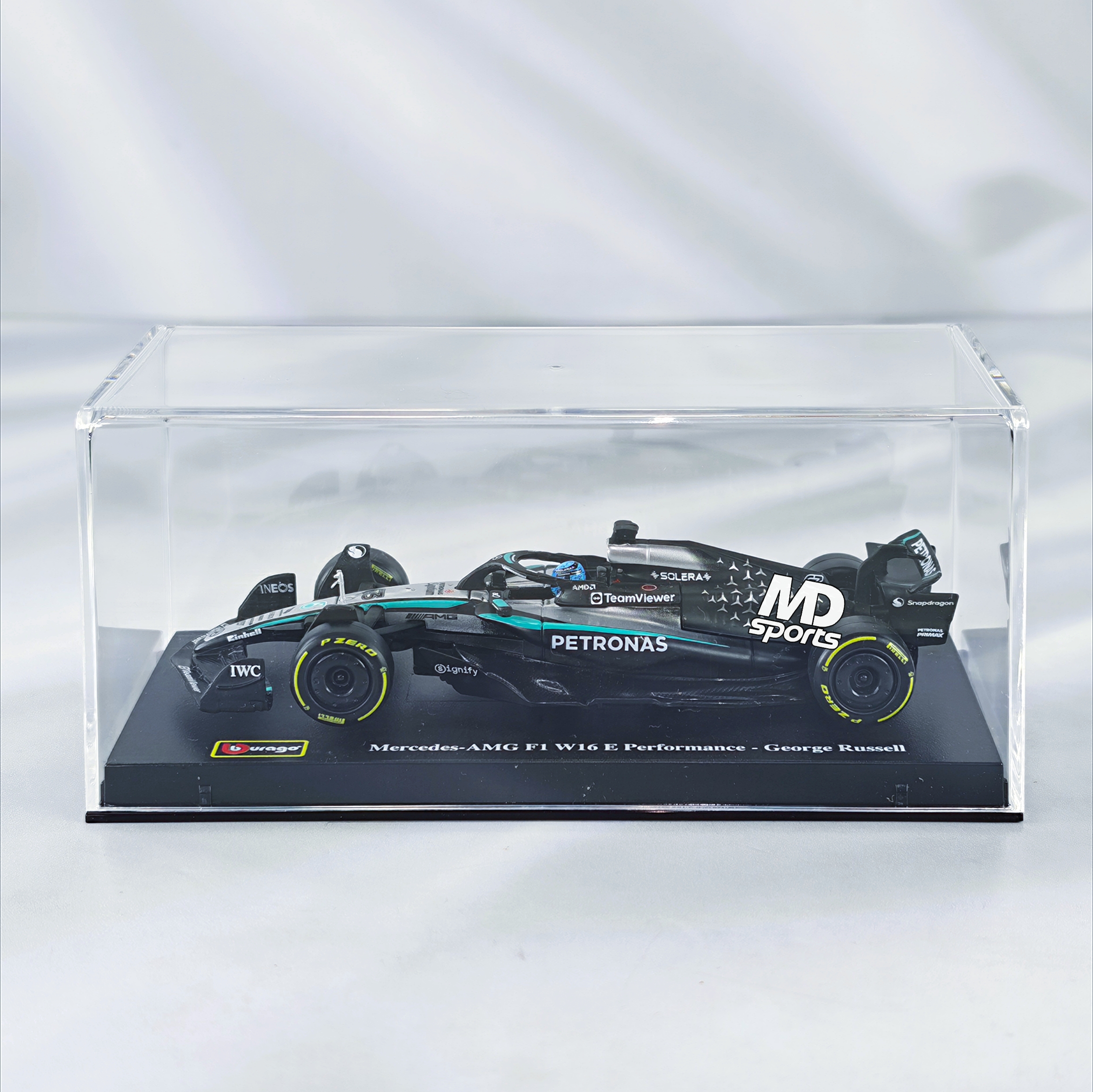 Mercedes W16 2025 #63 George Russell Caja Acrilica Burago 1:43 - Imagen 3