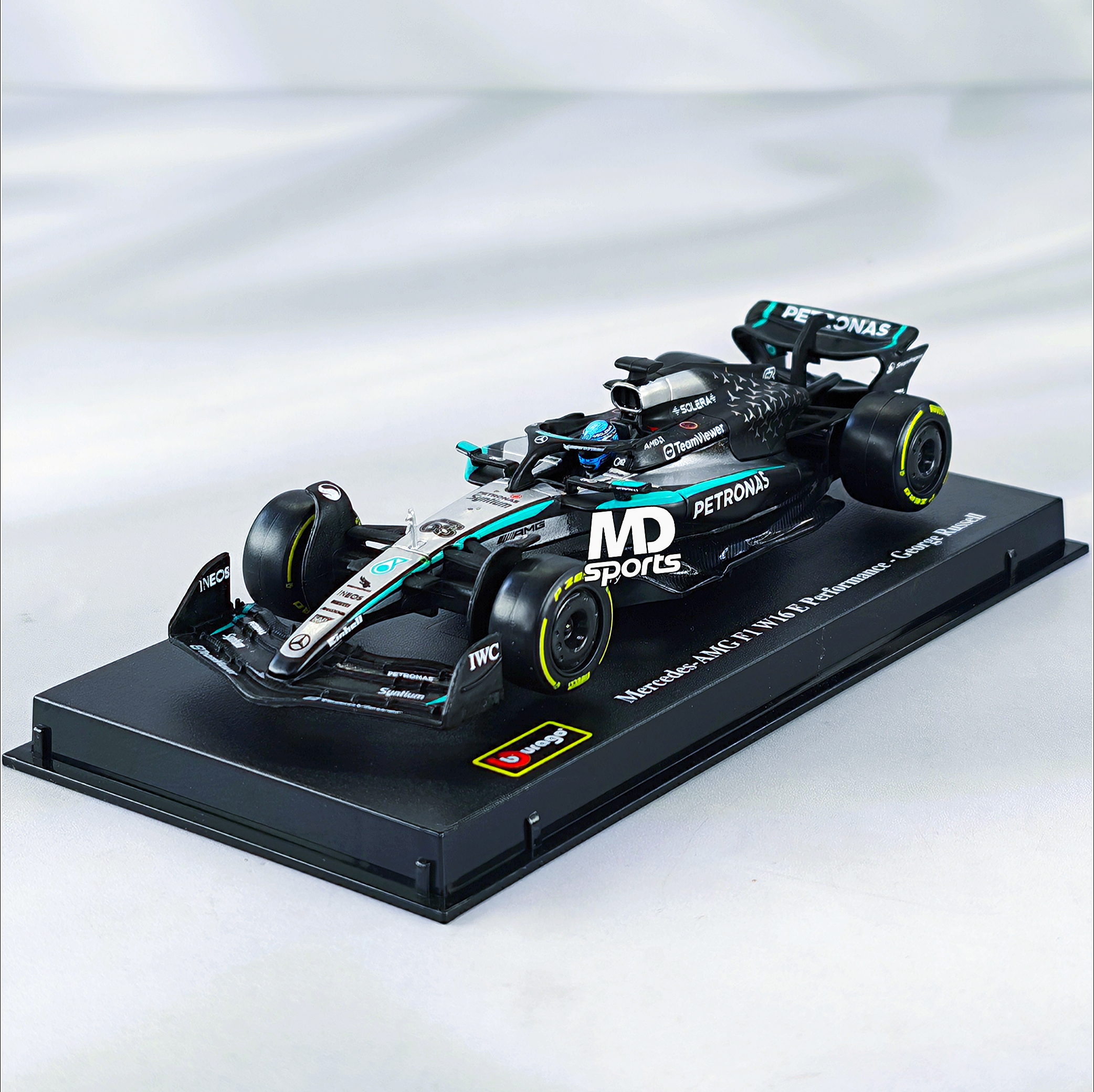 Mercedes W16 2025 #63 George Russell Caja Acrilica Burago 1:43 - Imagen 4