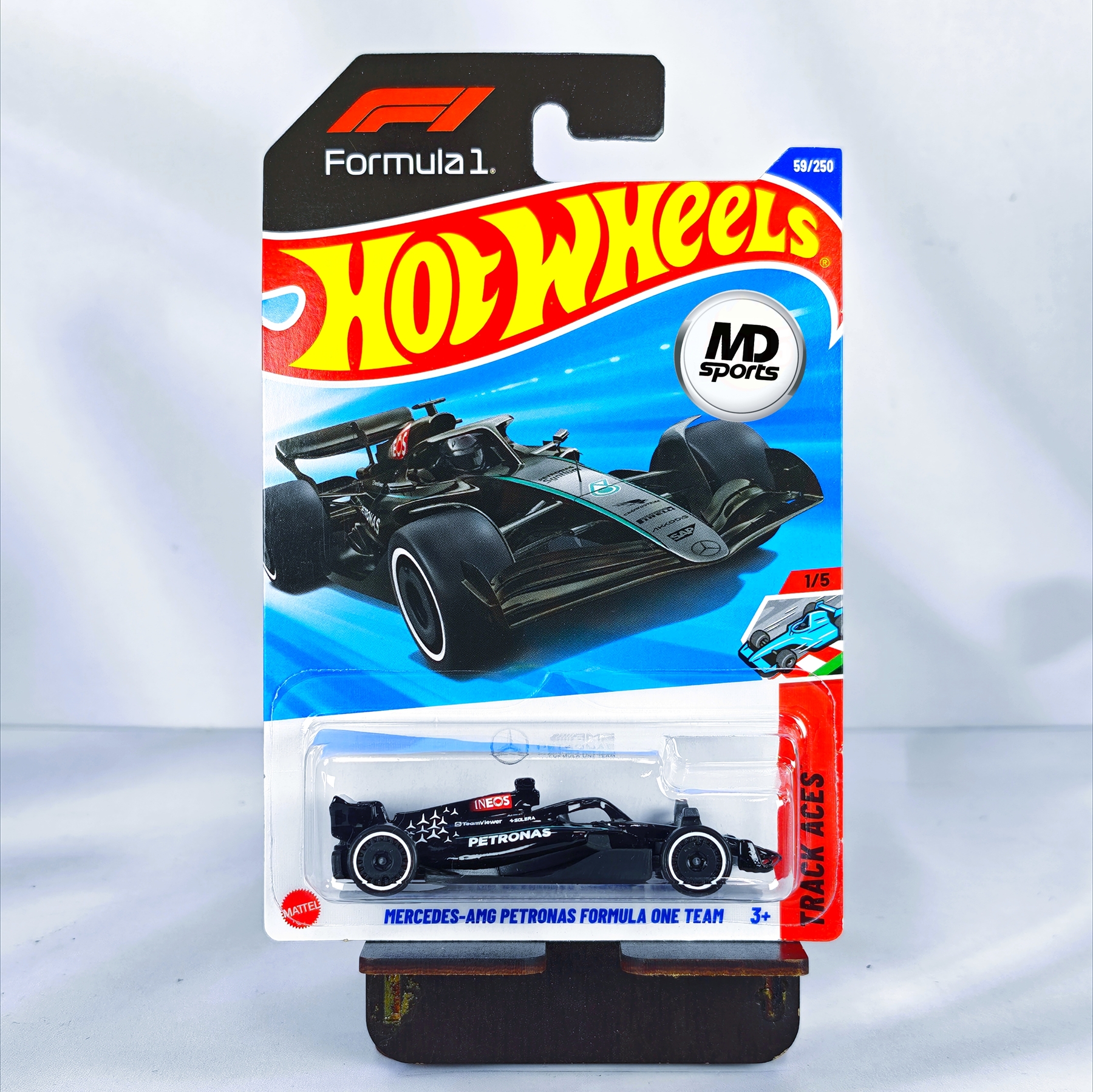 W16 Mercedes-AMG Petronas F1 Team 2025 HotWheels Basico 1:64