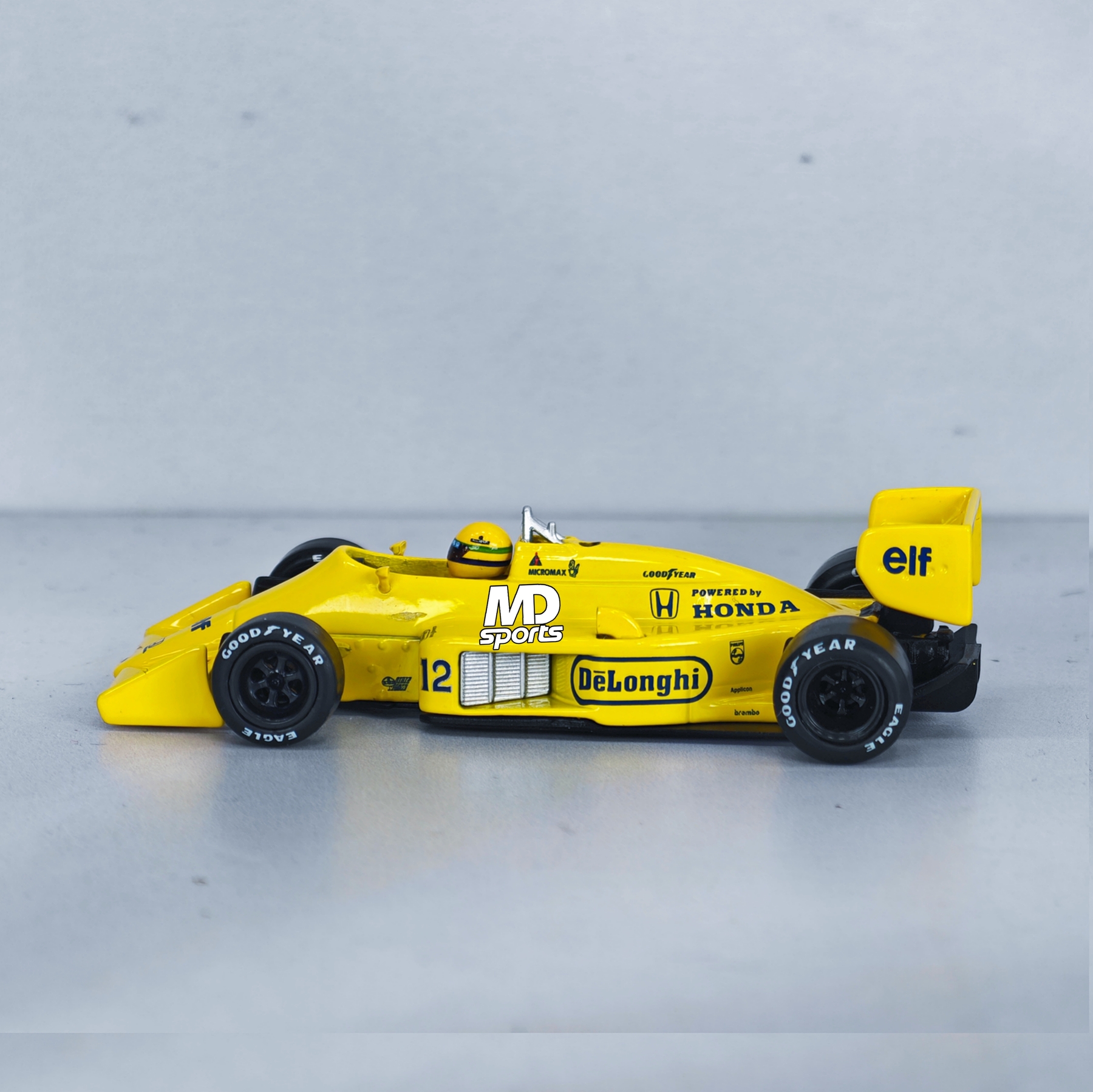 Lotus 99T GP Monaco 1987 #12 Ayrton Senna MiniGT 1:64 (Incluye Decals Camel)