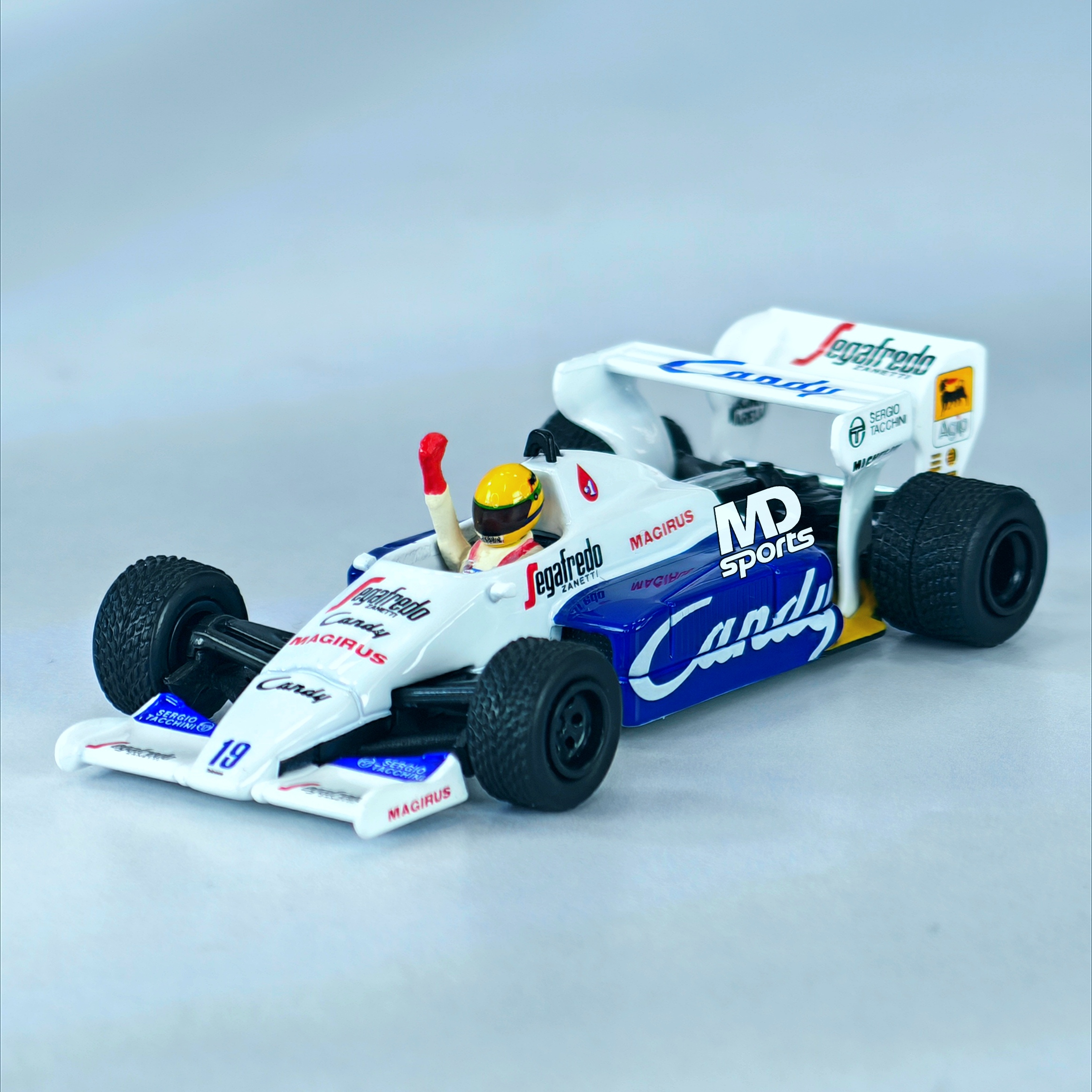 Toleman TG184 GP Monaco 1984 #19 Ayrton Senna Caja Acrilica MiniGT 1:64 - Imagen 4
